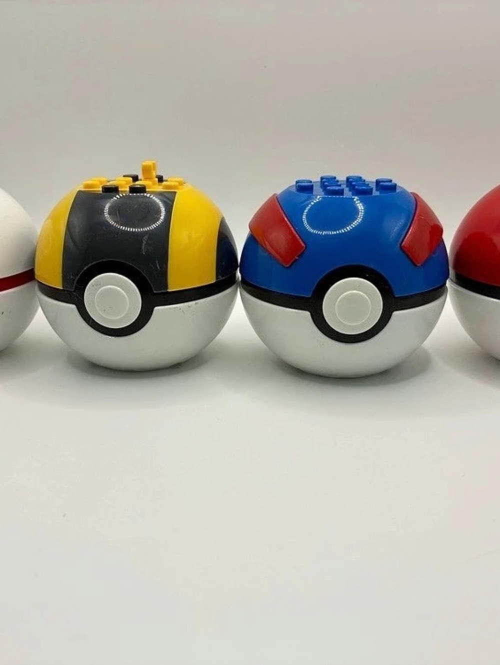 Mega Construx Pokémon Poké Ball Pack Action Figure Set